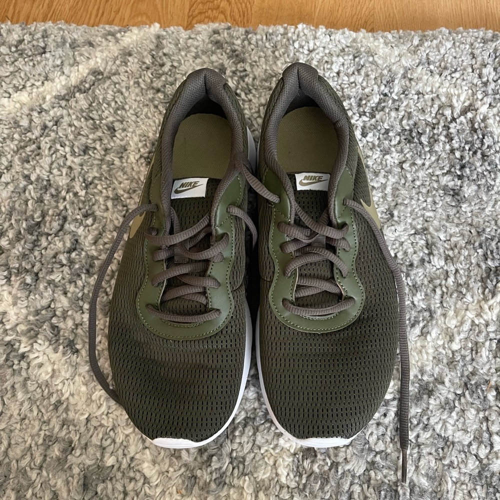 Women’s Nike shoes